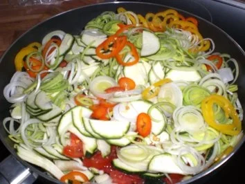 Rezept: Michi's feiner Lauchgemüsestrudel Bild Nr. 2 Michi's feiner Lauchgemüsestrudel - Rezept - Bild Nr. 2