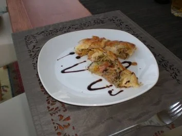 Rezept: Michi's feiner Lauchgemüsestrudel Bild Nr. 8 Michi's feiner Lauchgemüsestrudel - Rezept - Bild Nr. 8