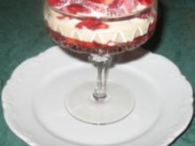 Dessert - Frische Erdbeeren mit schneller Vanillesahnesoße - Rezept
