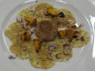 Semmelknödelcarpaccio mit Waldpilzen und Wildschweinfleischküchle - Rezept