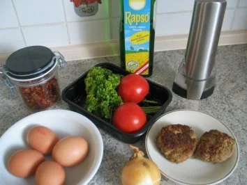 Eierspeisen:  Reste-Omelett mit Frikadellen/Bouletten - Rezept