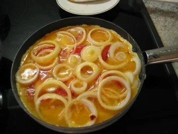 Eierspeisen:  Reste-Omelett mit Frikadellen/Bouletten - Rezept - Bild Nr. 4