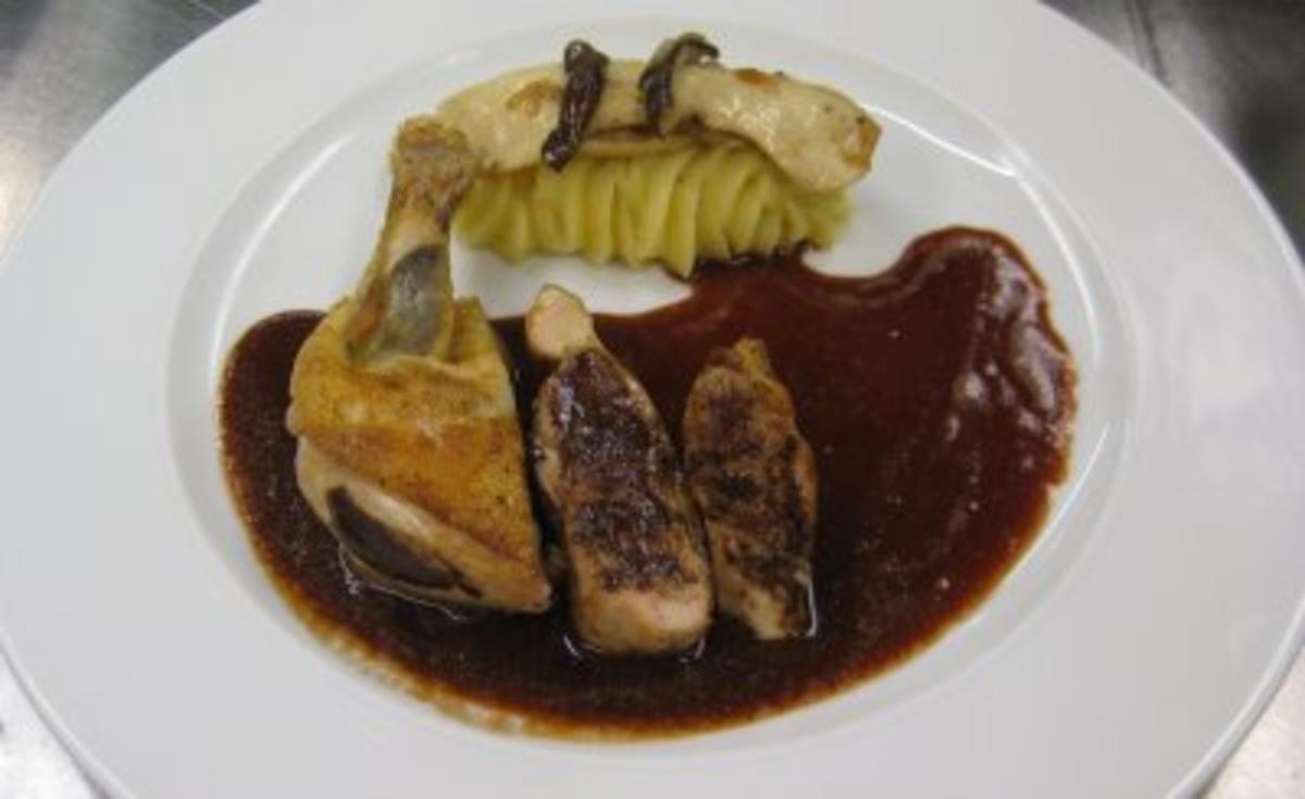 Perlhuhn mit Schokoladenlack an Steinpilzen, Rotweinschaum und ...