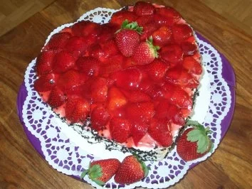 Rezept: Erdbeerherz mit Füllung Erdbeerherz mit Füllung - Rezept