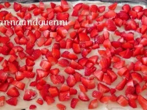 Rezept: Erdbeer- Baiser- Kuchen Bild Nr. 8 Erdbeer- Baiser- Kuchen - Rezept - Bild Nr. 8