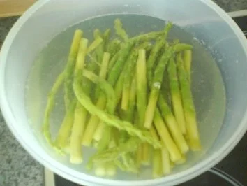 Rezept: Grüner Spargel im Speckmantel mit Balsamico-Senfsoße Bild Nr. 7 Grüner Spargel im Speckmantel mit Balsamico-Senfsoße - Rezept - Bild Nr. 7