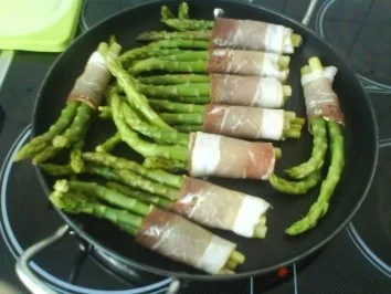 Rezept: Grüner Spargel im Speckmantel mit Balsamico-Senfsoße Bild Nr. 8 Grüner Spargel im Speckmantel mit Balsamico-Senfsoße - Rezept - Bild Nr. 8