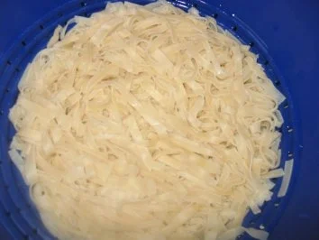 Rezept: Tagliatellen-Auflauf mit Knoblauchwurst Bild Nr. 4 Tagliatellen-Auflauf mit Knoblauchwurst - Rezept - Bild Nr. 4