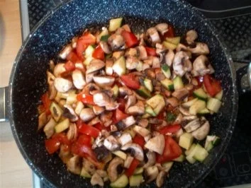 STUDENTENFUTTER #2: GEMÜSEPFANNE MIT REIS - Rezept - Bild Nr. 3