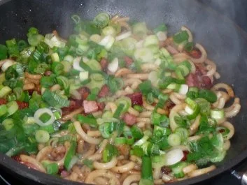 Rezept: Pasta: Bratnudeln mit Käse überbacken Bild Nr. 4 Pasta: Bratnudeln mit Käse überbacken - Rezept - Bild Nr. 4