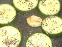 Ziegenkäsetaler mit Zucchini und Bacon auf Rucola - Rezept - Bild Nr. 2