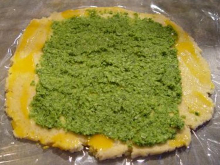 Bärlauchsüppchen mir Bärlauch Kartoffelroulade - einfach - 305 kcal/100g Bärlauchsüppchen mir Bärlauch Kartoffelroulade - einfach - 305 kcal/100g