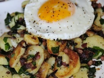 Bärlauchgröstl mit Spiegelei - Rezept