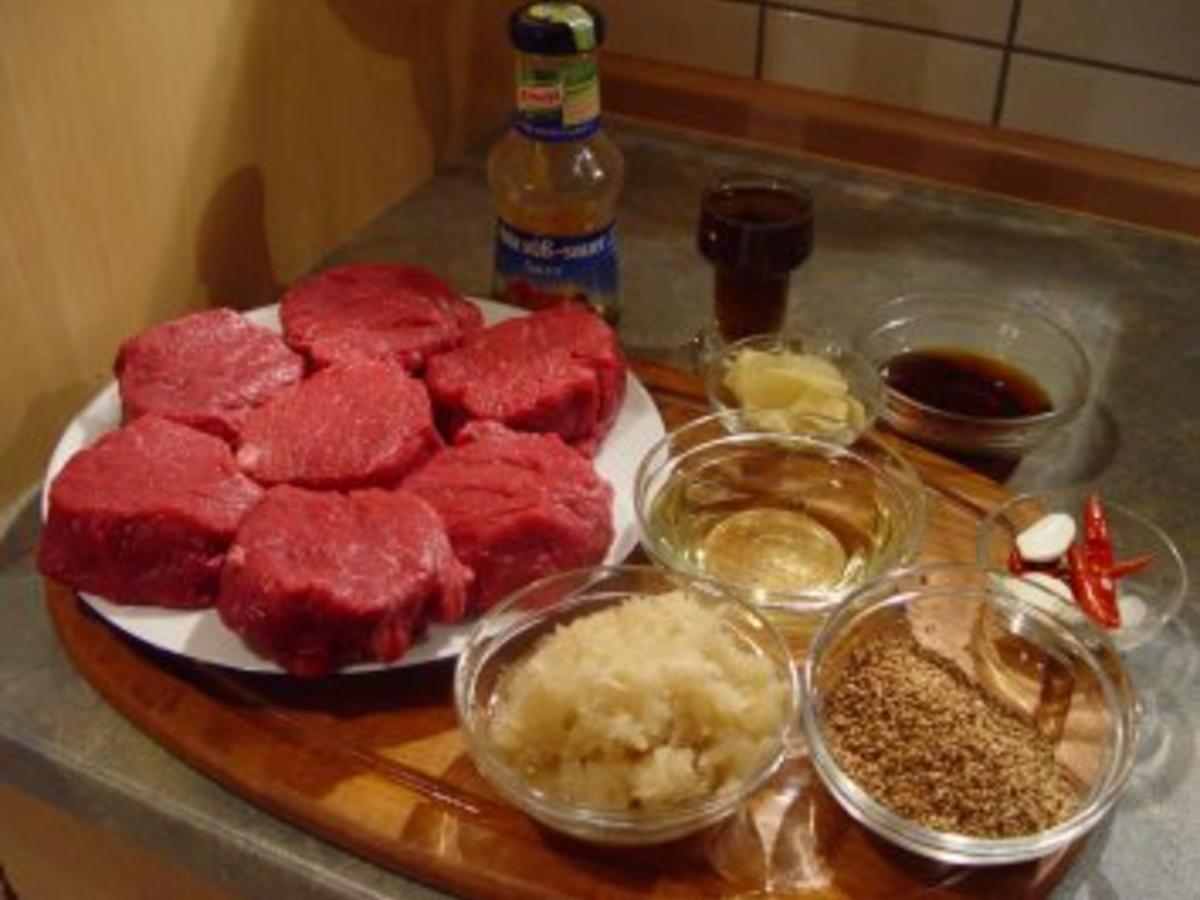 Rinderfilet Bulgogi in Sesam Birnen Marinade auf Süßkartoffelgemüse mit ...