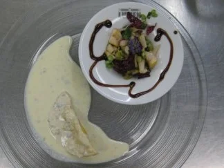 Gefüllte Teigtaschen mit Birne an Gorgonzola-Sahnesoße - Rezept