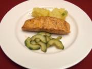 Salmon Steak, warmer Kartoffelsalat und Gurkensalat - Rezept