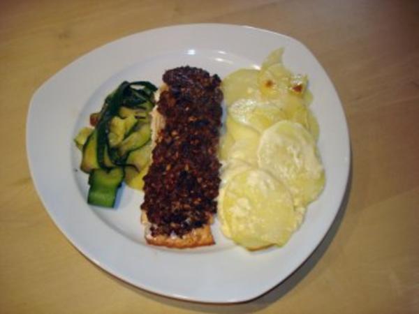 Lachsfilet mit Pilzkruste und Kartoffelgratin - Rezept - kochbar.de