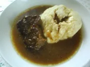 Sauerbraten vom Rind mit frischen Hefeklößen - Rezept