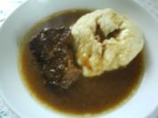 Sauerbraten vom Rind mit frischen Hefeklößen - Rezept