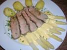 Kalbsrücken, sanft gegart mit Spargel und Sauce Hollandaise - Rezept