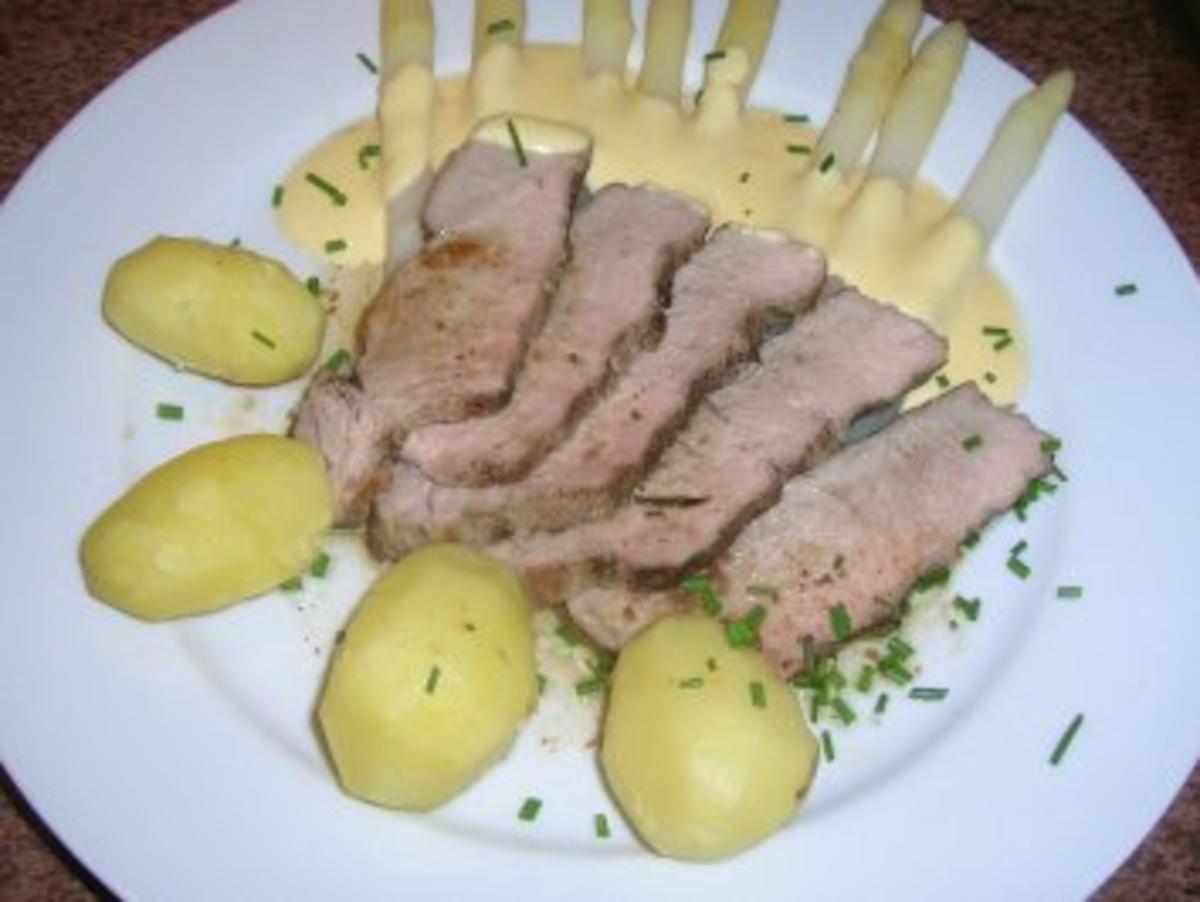 Kalbsrücken, sanft gegart mit Spargel und Sauce Hollandaise - Rezept - Bild Nr. 5