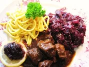 Apfel-Rotkohl mit viel Zwiebeln ... - Rezept
