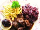 Apfel-Rotkohl mit viel Zwiebeln ... - Rezept