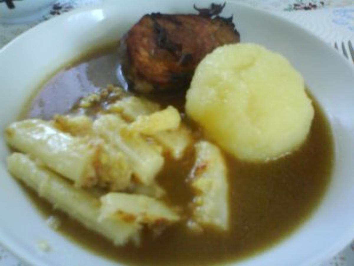 Knusprige Schweinelende mit Butterspargel und Thüringer Klößen ...