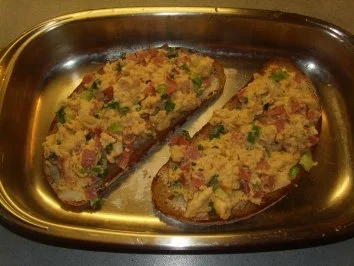 Rezept: Überbackenes: Rühreier auf Bauernbrot mit Käse überbacken Bild Nr. 5 Überbackenes: Rühreier auf Bauernbrot mit Käse überbacken - Rezept - Bild Nr. 5