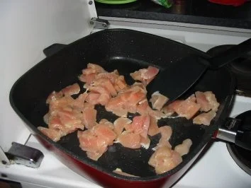 Herzhafte Hähnchen-Gemüsereispfanne überbacken - Rezept - Bild Nr. 2