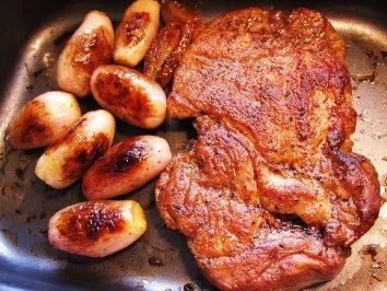 Rezept: Nackensteak mit Schalotten und einem Hauch von Brandy... Bild Nr. 3 Nackensteak mit Schalotten und einem Hauch von Brandy... - Rezept - Bild Nr. 3