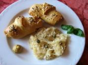 Weißwurst im Schlafrock mit Sauerkrautsalat... - Rezept