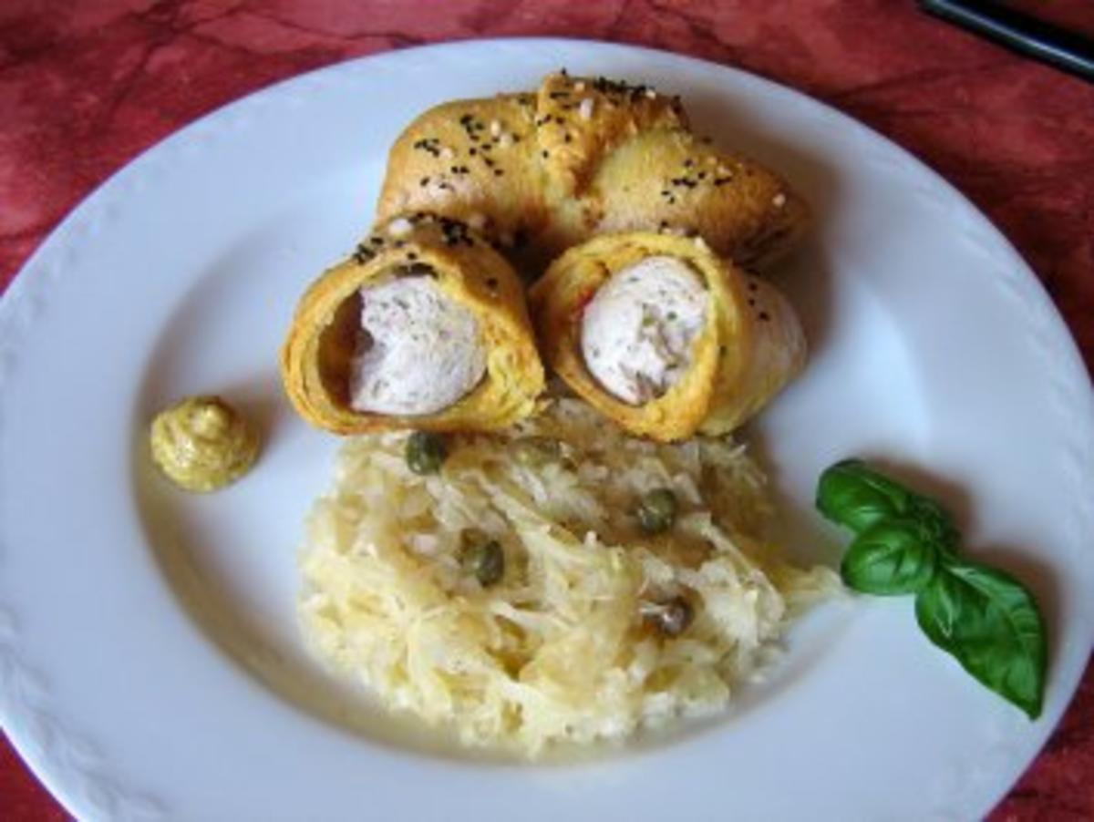 Weißwurst im Schlafrock mit Sauerkrautsalat... - Rezept - Bild Nr. 2