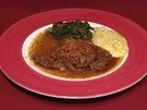 Zwiebelrostbraten mit Stampferdäpfel und Mangoldgemüse (Rosi Schipflinger) - Rezept