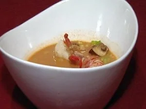 Rezept: Garnelen in roter Currysuppe (Jenny Elvers-Elbertzhagen) Garnelen in roter Currysuppe (Jenny Elvers-Elbertzhagen) - Rezept