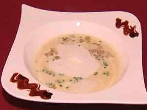 Rezept: Knoblauch-Suppe (Carmen Geiss) Knoblauch-Suppe (Carmen Geiss) - Rezept