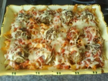 Tomaten-Nudelauflauf mit Hackbällchen - Rezept