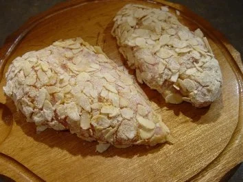 Hähnchenschnitzel in Mandelhülle - Rezept - Bild Nr. 2