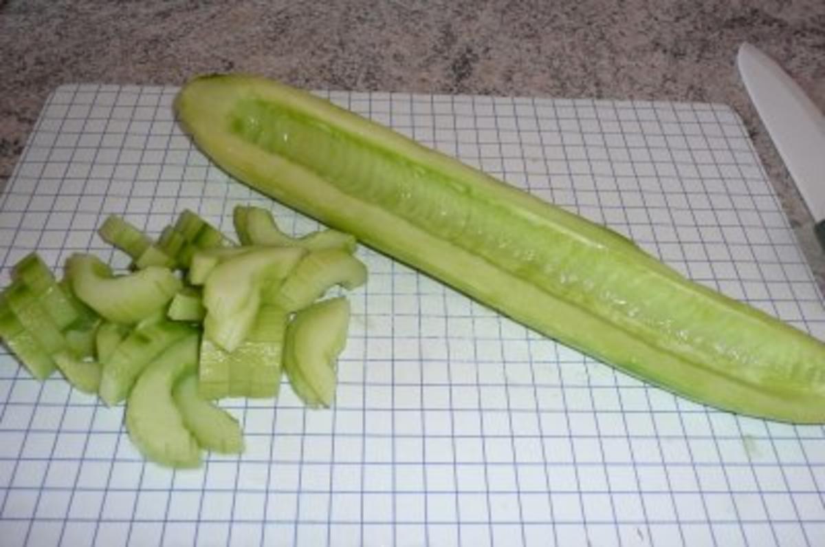 Gemüse: Dillgurken mit Zitronenschaumsoße, knusprigen Bratkartoffeln und Schinkenwürfel - Rezept - Bild Nr. 4