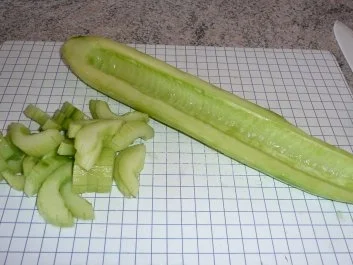 Rezept: Gemüse: Dillgurken mit Zitronenschaumsoße, knusprigen Bratkartoffeln und Schinkenwürfel Bild Nr. 4 Gemüse: Dillgurken mit Zitronenschaumsoße, knusprigen Bratkartoffeln und Schinkenwürfel - Rezept - Bild Nr. 4