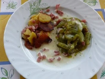 Rezept: Gemüse: Dillgurken mit Zitronenschaumsoße, knusprigen Bratkartoffeln und Schinkenwürfel Bild Nr. 5 Gemüse: Dillgurken mit Zitronenschaumsoße, knusprigen Bratkartoffeln und Schinkenwürfel - Rezept - Bild Nr. 5