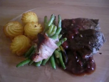 Hirschkeulen Medaillons mit Pfeffer-Kirschsoße a la Angie - Rezept