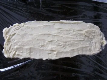 Knoblauch-Bärlauchbutter-Rolle - Rezept - Bild Nr. 2