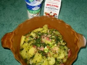 Rezept: Salat - Einfacher Kartoffelsalat... mal mit Kräuter- mal mit Schmand-Kräuterdressing Bild Nr. 7 Salat - Einfacher Kartoffelsalat... mal mit Kräuter- mal mit Schmand-Kräuterdressing - Rezept - Bild Nr. 7