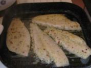Pazifische Kliesche mit Kräutersoße und Salzkartoffeln - Rezept