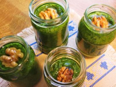 Rezept: Bärlauchpesto mit Walnüssen Bärlauchpesto mit Walnüssen - Rezept