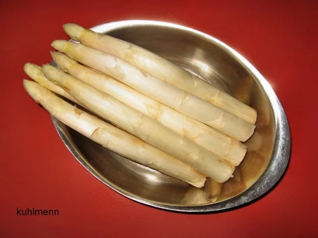 Rezept: Frischer weißer Beelitzer Spargel Bild Nr. 2 Frischer weißer Beelitzer Spargel - Rezept - Bild Nr. 2