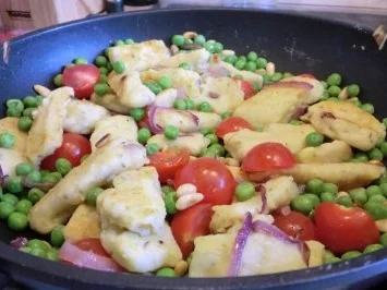 Selbstgemachte Rauke-Gnocchi mit Kirschtomaten - Rezept