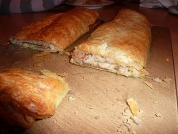 Rezept: Gebäck herzhaft: Blätterteigrolle mit Tunfischfüllung Gebäck herzhaft: Blätterteigrolle mit Tunfischfüllung - Rezept