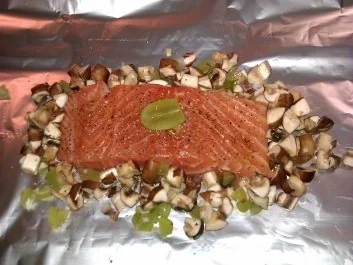 Rezept: Lachsfilet mit fruchtigen Champignons Lachsfilet mit fruchtigen Champignons - Rezept
